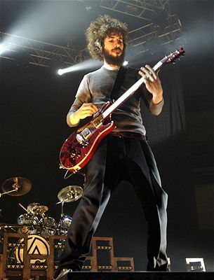 Kliknutím zobrazíte větší formát - Linkin Park - Brad Delson