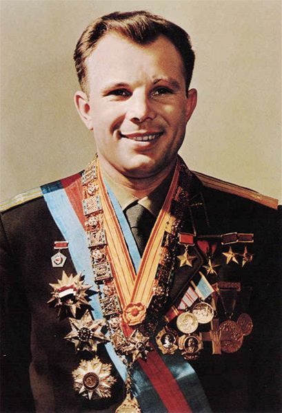 http://i.idnes.cz/07/082/nesd/PKA1d0675_Yuri_Gagarin_official_portrait.jpg