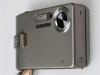 Samsung i7 zepředu a z boku 3