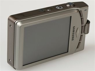 Samsung i7 zezadu shora a z boku 1