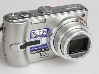 kompaktní ultrazoom