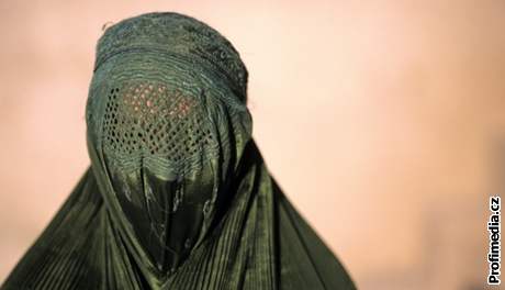 Arab při svatbě pod burkou našel jinou ženu
