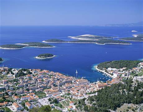 DoměstečkaHvarnastejnojmennémostrověsestahujeluxusníklientela.