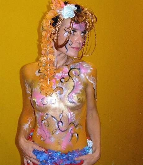 Bodypainting: když žena maluje na ženu