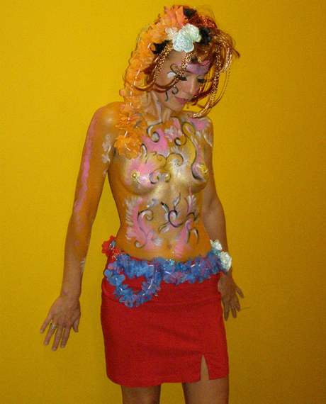 Bodypainting: když žena maluje na ženu