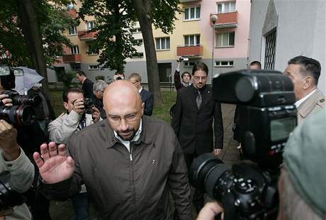 Pavel Sedláček, který Národní stranu ovládá, finanční problémy odmítá.