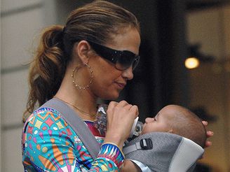 Jennifer Lopezová s jedním z dvojčat
