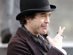Z natáčení filmu Sherlock Holmes - Robert Downey jr. Z natáčení filmu Sherlock Holmes - Robert Downey jr.