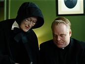 Z filmu Pochyby - Meryl Streepová a Philip Seymour Hoffman Z filmu Pochyby - Meryl Streepová a Philip Seymour Hoffman
