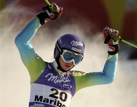 Slovinská slalomářka Tina Mazeová se raduje z vítězství v obřím slalomu v Mariboru
