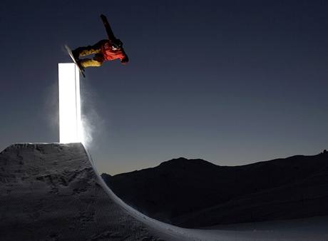 Díky moderní filmařské a fotografické technice dostává snowboarding úplně nový rozměr. A Travis Rice ho umí využít. Díky moderní filmařské a fotografické technice dostává snowboarding úplně nový rozměr. A Travis Rice ho umí využít.