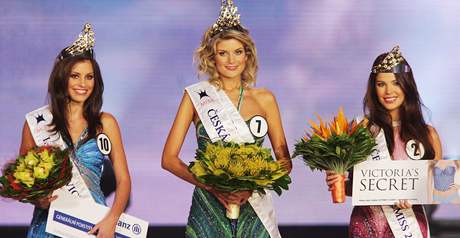 První česká vicemiss Tereza Budková (vlevo), Česká Miss 2009 Iveta Lutovská a Zina Šťovíčková První česká vicemiss Tereza Budková (vlevo), Česká Miss 2009 Iveta Lutovská a Zina Šťovíčková