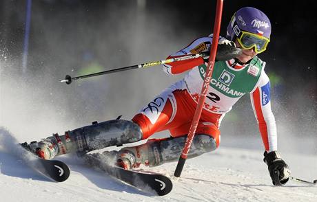 Šárka Záhrobská na trati závěrečného slalomu sezony.