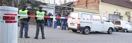 Policisté vyšetřují vraždu a znásilnění na Jeneweinově ulici v Brně-Komárově Policisté vyšetřují vraždu a znásilnění na Jeneweinově ulici v Brně-Komárově