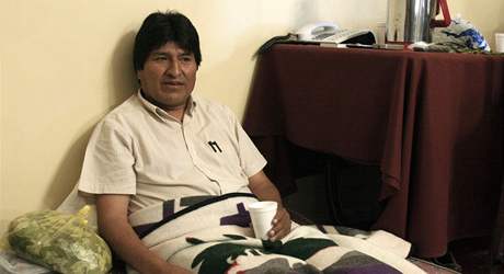 Prezident-hladovkář Evo Morales přiměl mnohé Bolivijce, aby přestali jíst také. Tím vyvinul nátlak na opoziční politiky. Prezident-hladovkář Evo Morales přiměl mnohé Bolivijce, aby přestali jíst také. Tím vyvinul nátlak na opoziční politiky.