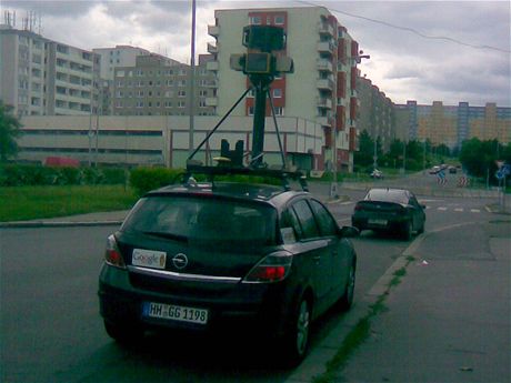 Google auto v ulici Machkova Google auto v ulici Machkova