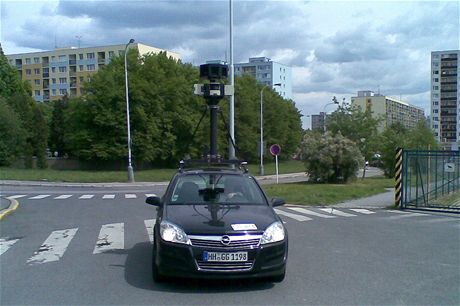 Google auto v ulici Šalounova Google auto v ulici Šalounova