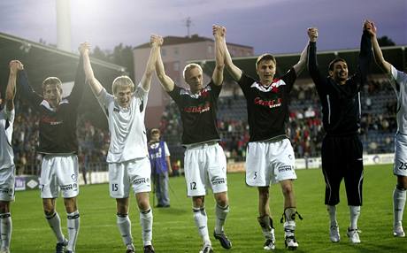 Takhle se fotbalisté Slovácka radovali v Poháru ČMFS po vyřazení Slavie. První liga by jim udělala nemenší radost.