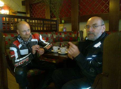 Stopovat se nedá. Čas utloukáme ve snack baru Stopovat se nedá. Čas utloukáme ve snack baru