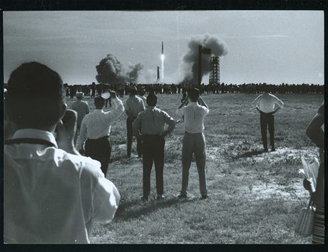 Apollo 11 - 3500 novinářů sleduje start lodi Apollo 11 k Měsíci Apollo 11 - 3500 novinářů sleduje start lodi Apollo 11 k Měsíci