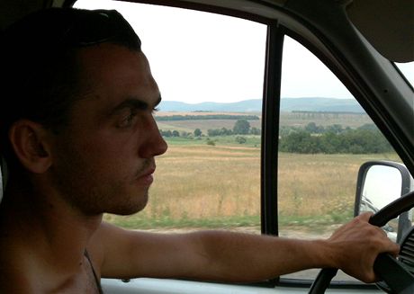 "Můj děda byl Čech," říká jedenadvacetiletý Kolja, fanda skupiny Ramstein. V Novorossijsku žije několik tisíc lidi s českými kořeny. "Můj děda byl Čech," říká jedenadvacetiletý Kolja, fanda skupiny Ramstein. V Novorossijsku žije několik tisíc lidi s českými kořeny.