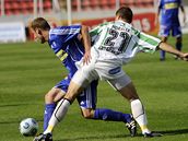 Bohemians/Střížkov - Olomouc: střížkovský Martin Horáček (vpravo) a olomoucký Michal Hubník.