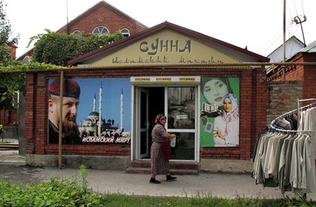Groznyj - islámská země, islámské město, islámský svět. Všude poblíž mešit tu narazíte na obchody s Koránem, CD s muslimskou hudbou, ... Groznyj - islámská země, islámské město, islámský svět. Všude poblíž mešit tu narazíte na obchody s Koránem, CD s muslimskou hudbou, ...