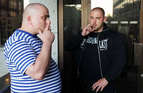 Čryři útočníci z Hustopečí na Břeclavsku přišli podat vysvětlení na služebnu policie. (24. srpna 2009) Čryři útočníci z Hustopečí na Břeclavsku přišli podat vysvětlení na služebnu policie. (24. srpna 2009)
