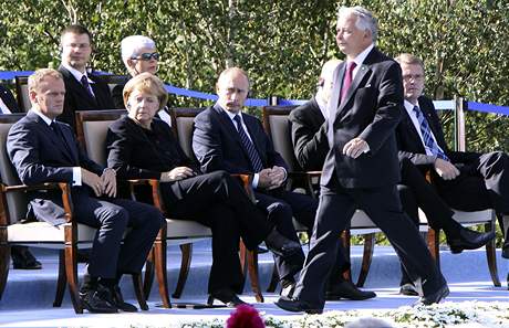 Na ceremonii k 70. výročí začátku 2. světové války dorazili bývalí spojenci i nepřátelé (1. září 2009) Na ceremonii k 70. výročí začátku 2. světové války dorazili bývalí spojenci i nepřátelé (1. září 2009)