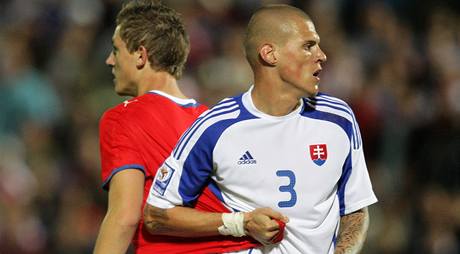 Slovensko - Česko: Martin Škrtel (vpravo) a Tomáš Necid Slovensko - Česko: Martin Škrtel (vpravo) a Tomáš Necid