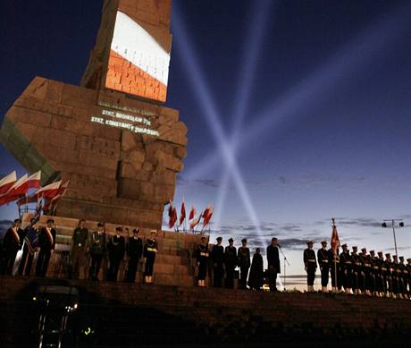 U památníku na Westerplatte se si státníci připomínají 70. výročí začátku 2. světové války (1. září 2009) U památníku na Westerplatte se si státníci připomínají 70. výročí začátku 2. světové války (1. září 2009)