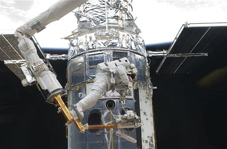 Hubble z Atlantisu - 004 Hubble z Atlantisu - 004