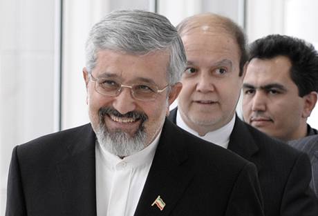 Íránskou delegaci vede velvyslanec při Mezinárodní agentuře pro atomovou energii Ali Asghar Soltanieh (19.10.2009) Íránskou delegaci vede velvyslanec při Mezinárodní agentuře pro atomovou energii Ali Asghar Soltanieh (19.10.2009)