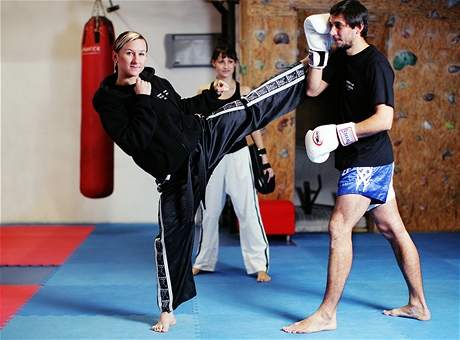 Kickboxerka Kamila Ďuricová - mezi její žáky patří i muži Kickboxerka Kamila Ďuricová - mezi její žáky patří i muži