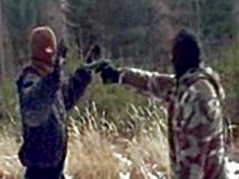 Cíl? Policisté, ideoví odpůrci, židé. Extremisté se chystali na ozbrojené útoky proti odpůrcům jejich ideologie. Snímek zachycuje, jak se pod vedením profesionálního vojáka Armády ČR trénují v boji zblízka. Cíl? Policisté, ideoví odpůrci, židé. Extremisté se chystali na ozbrojené útoky proti odpůrcům jejich ideologie. Snímek zachycuje, jak se pod vedením profesionálního vojáka Armády ČR trénují v boji zblízka.