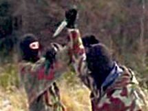 Cíl? Policisté, ideoví odpůrci, židé. Extremisté se chystali na ozbrojené útoky proti odpůrcům jejich ideologie. Snímek zachycuje, jak se pod vedením profesionálního vojáka Armády ČR trénují v boji zblízka. Cíl? Policisté, ideoví odpůrci, židé. Extremisté se chystali na ozbrojené útoky proti odpůrcům jejich ideologie. Snímek zachycuje, jak se pod vedením profesionálního vojáka Armády ČR trénují v boji zblízka.