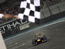Cíl závodu formule 1 s šachovnicovým praporem