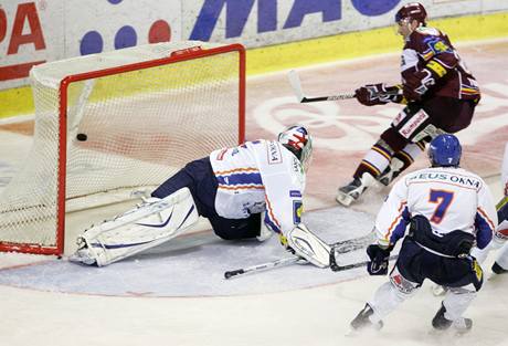 Kladno - Sparta: Miroslav Kopřiva (vlevo) a Petr Ton