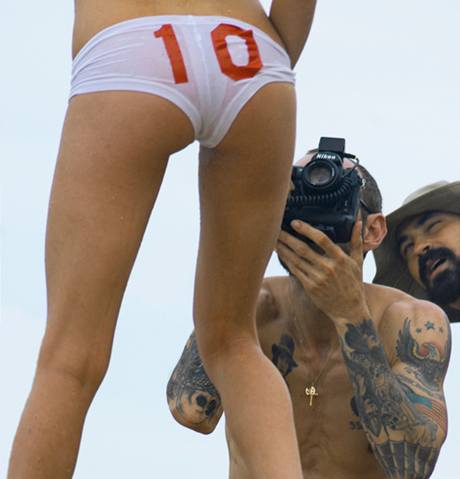 Jak se fotil kalend�ř Pirelli 2010: Rosie Huntingtonov�