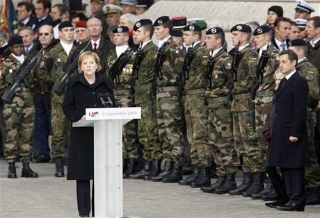 Konec první světové války si v Paříži připomněla německá kancléřka Angela Merkelová a francouzský prezident Nicolas Sarkozy (11. listopadu 2009) Konec první světové války si v Paříži připomněla německá kancléřka Angela Merkelová a francouzský prezident Nicolas Sarkozy (11. listopadu 2009)