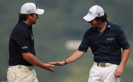 Světový pohár 2009 - Graeme McDowell (vlevo) a Rory McIlroy, Irsko, 2. kolo. Světový pohár 2009 - Graeme McDowell (vlevo) a Rory McIlroy, Irsko, 2. kolo.