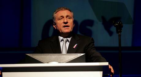Topol�nek kongresu ODS �ekl, �e trv� jeho pl�n spojit pravici pod