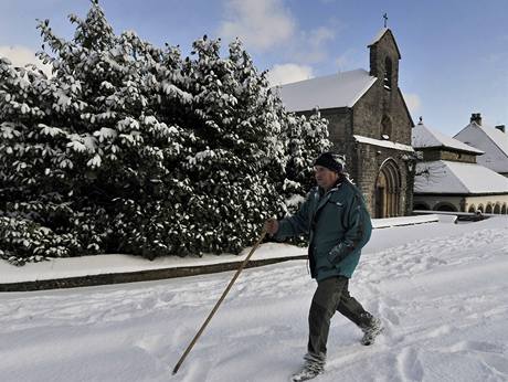 SnÄhovou nadílku si uÅ¾ívají také obyvatelé Roncesvalles ve ŠpanÄlsku. (19. prosince 2009)