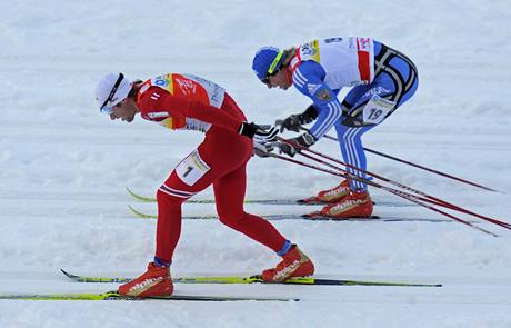 Petter Northug (vpravo) z Norska vítězí v závodě Tour de Ski v německém Oberhofu před Rusem Maximem Vylegžaninem Petter Northug (vpravo) z Norska vítězí v závodě Tour de Ski v německém Oberhofu před Rusem Maximem Vylegžaninem
