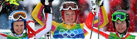 MEDAILISTKY. Tři nejlepší závodnice z olympijského slalomu speciál. Zleva druhá Marlies Schildová z Rakouska, vítězná Němka Maria Rieschová a třetí v pořadí, česká reprezentantka Šárka Záhorbská. MEDAILISTKY. Tři nejlepší závodnice z olympijského slalomu speciál. Zleva druhá Marlies Schildová z Rakouska, vítězná Němka Maria Rieschová a třetí v pořadí, česká reprezentantka Šárka Záhorbská.