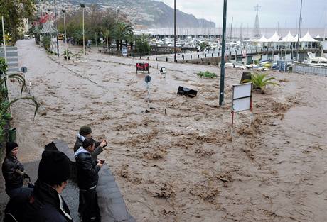 BTW314838_TOPIX_Portugal_Madeira_Floods_
