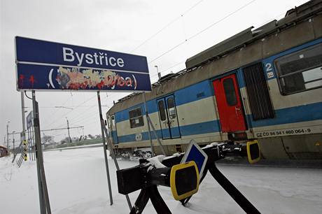 Poničené nápisy. Na nádraží v Bystřici si dal někdo tu práci, že přemaloval většinu česko-polských nápisů. Poničené nápisy. Na nádraží v Bystřici si dal někdo tu práci, že přemaloval většinu česko-polských nápisů.