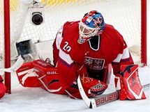Tomáš Rolinek a brankář Tomáš Vokoun při zápase s Finskem. (24. února 2010) Tomáš Rolinek a brankář Tomáš Vokoun při zápase s Finskem. (24. února 2010)