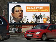 Billboard parodující předvolební plakáty ČSSD s Jiřím Paroubkem. Billboard parodující předvolební plakáty ČSSD s Jiřím Paroubkem.