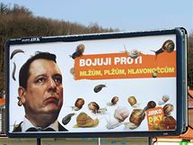 Billboard parodující předvolební plakáty ČSSD s Jiřím Paroubkem. Billboard parodující předvolební plakáty ČSSD s Jiřím Paroubkem.